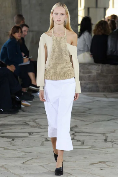 Look 27